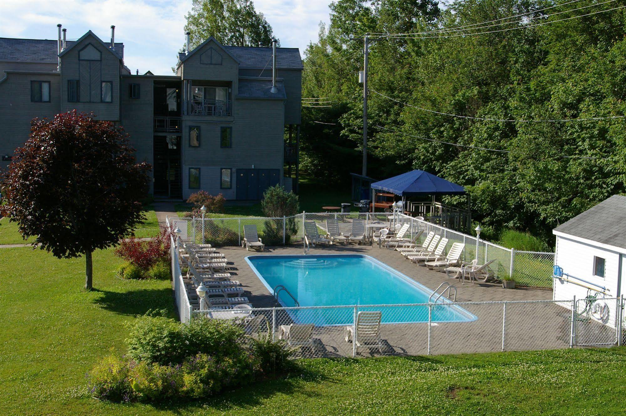 Holiday Villa Resorts At Mont Ste Anne Beaupré Exteriör bild